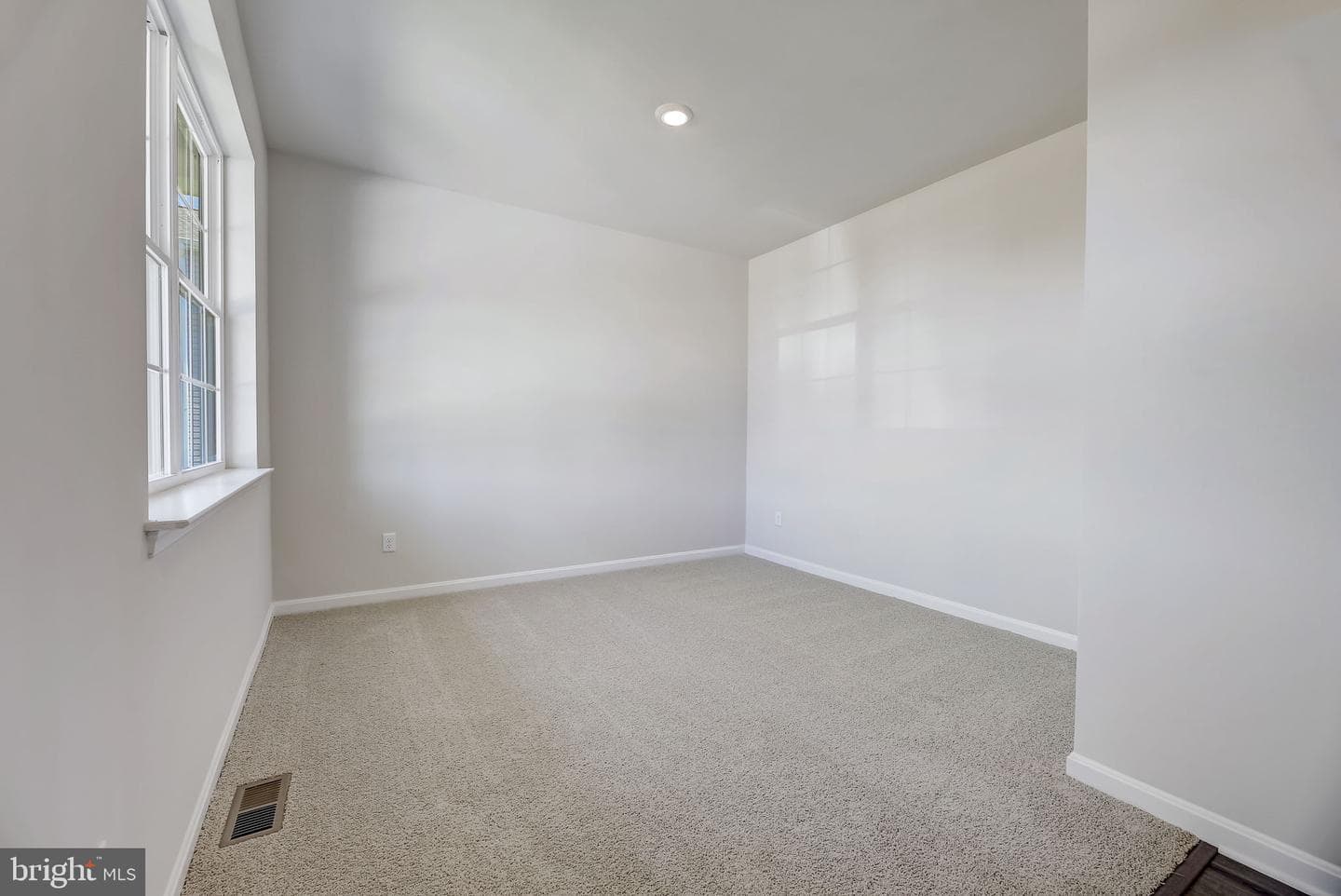 804 Hyssop Court photo 3