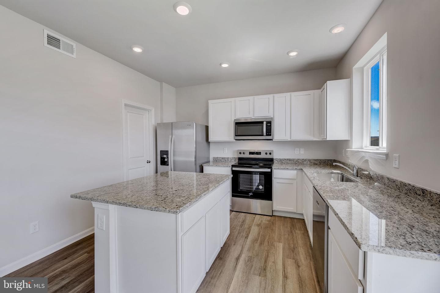 804 Hyssop Court photo 8