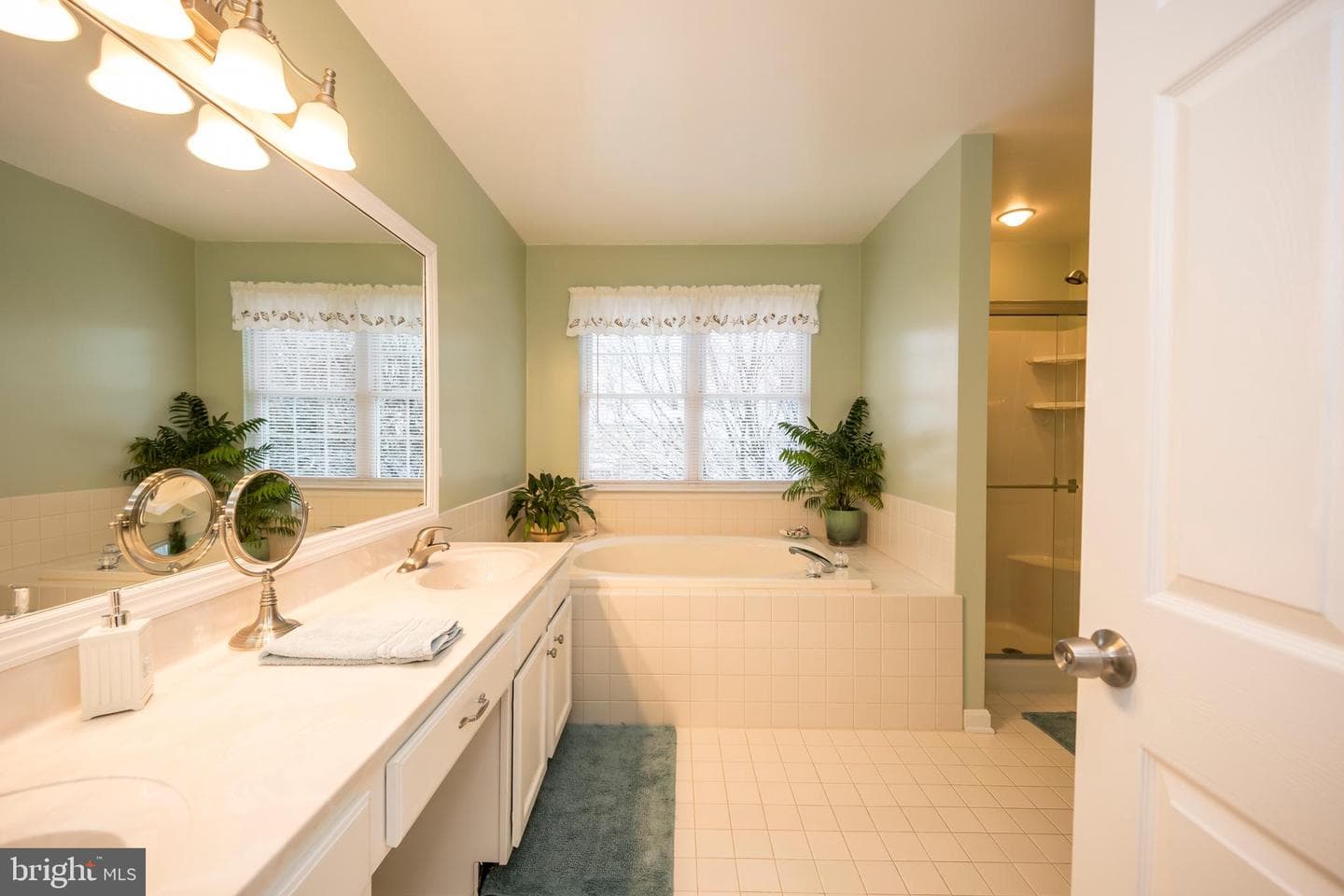 2003 Hialeah Court photo 22