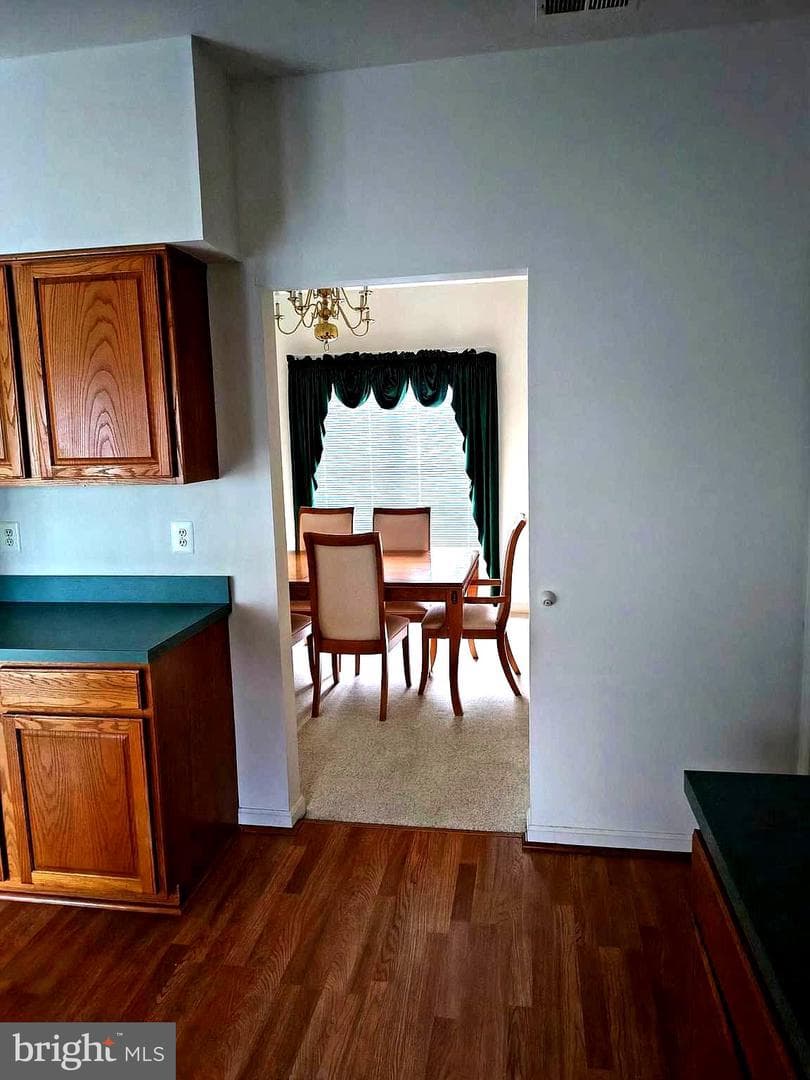 1604 S Tollgate Road photo 13