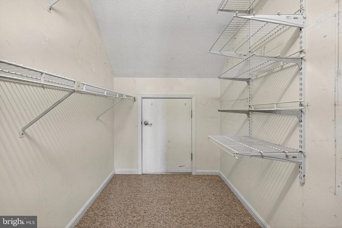 910 Chesney Lane photo 34