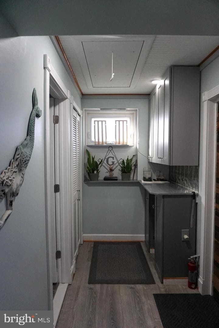 888 Linden Lane photo 9
