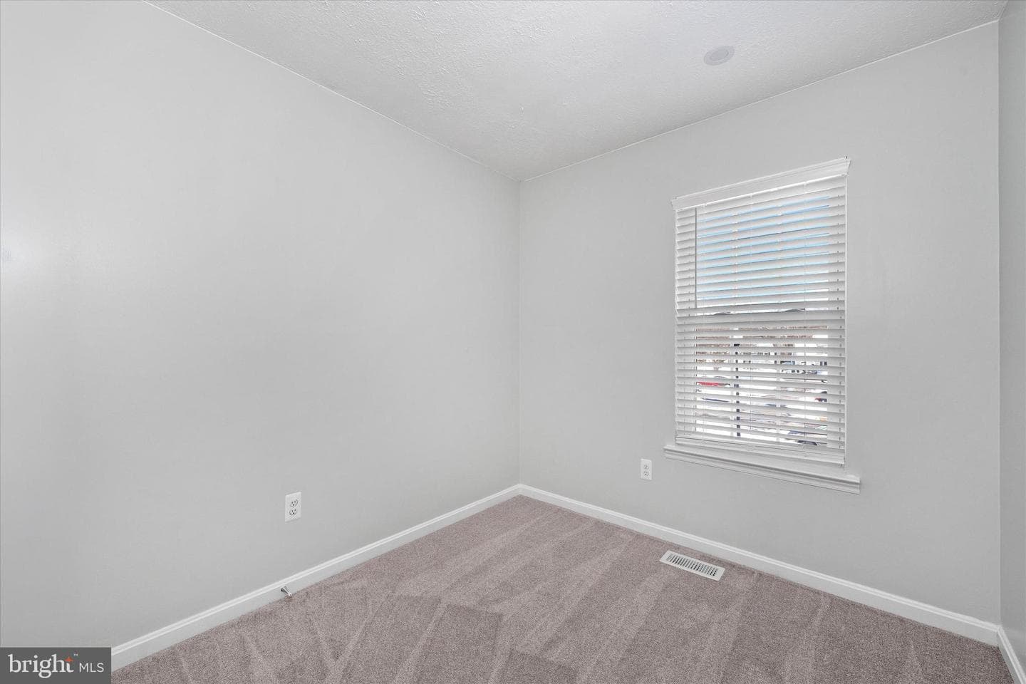 4300 Cowan Place photo 12