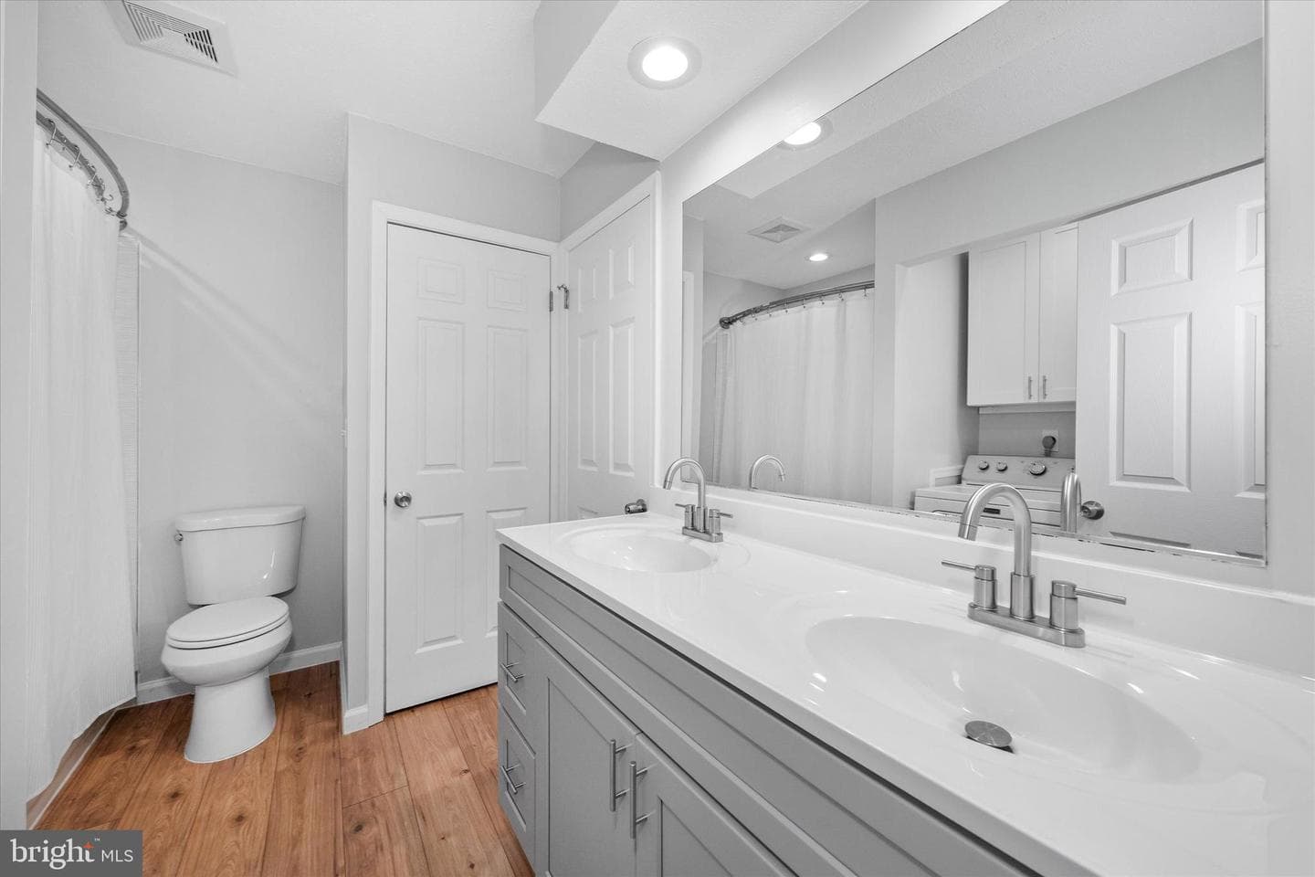 4300 Cowan Place photo 17