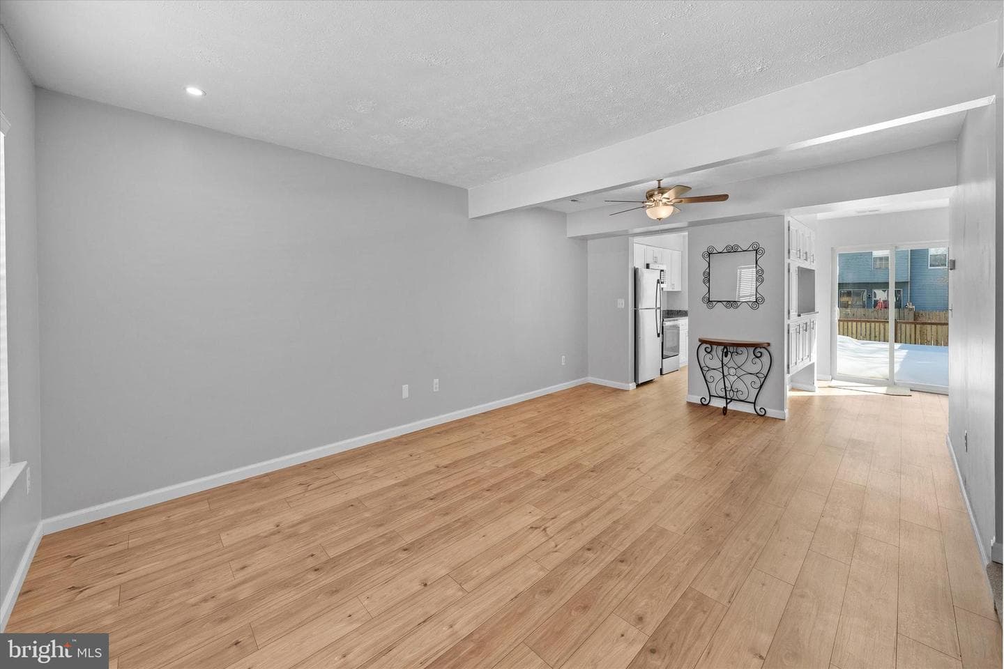 4300 Cowan Place photo 2