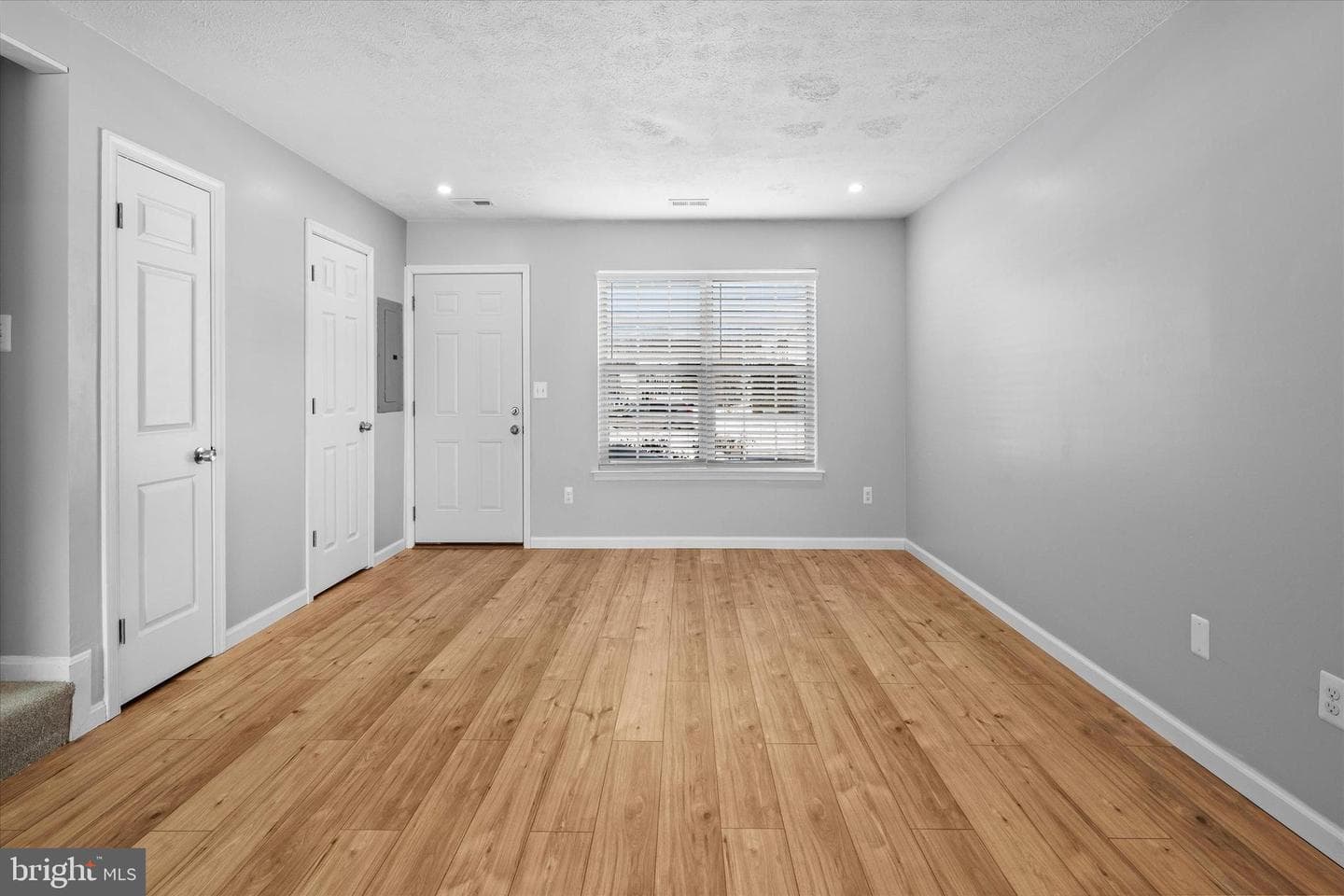 4300 Cowan Place photo 5