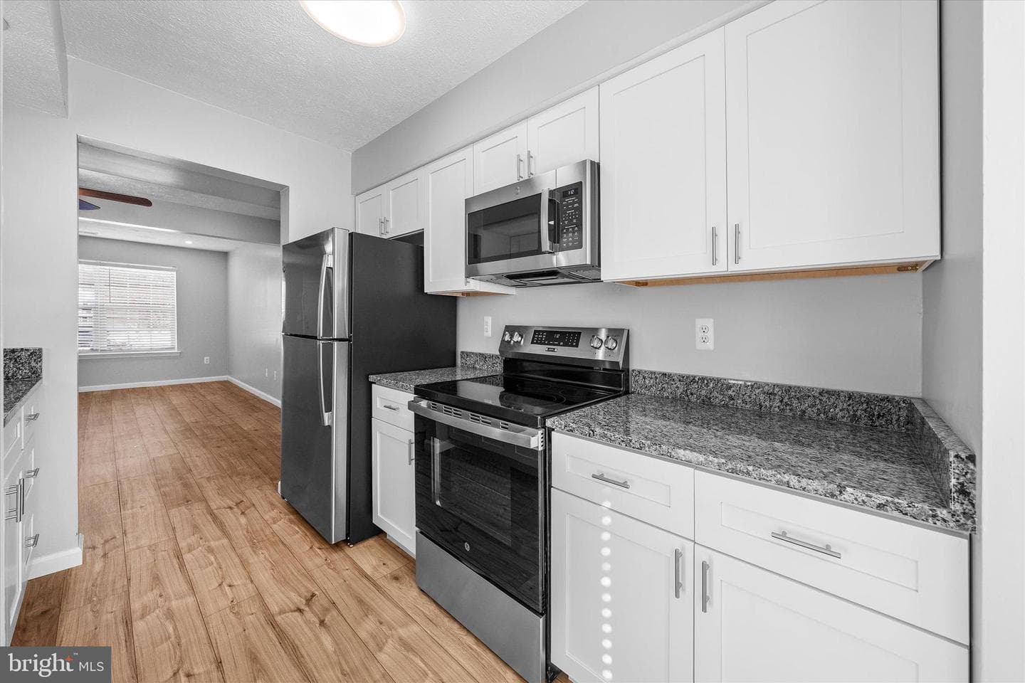 4300 Cowan Place photo 6
