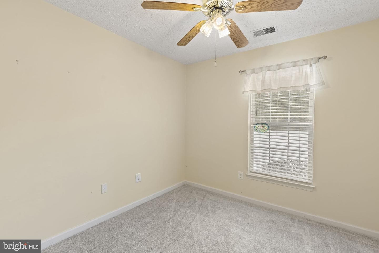 400 Hazelnut Court #d photo 12