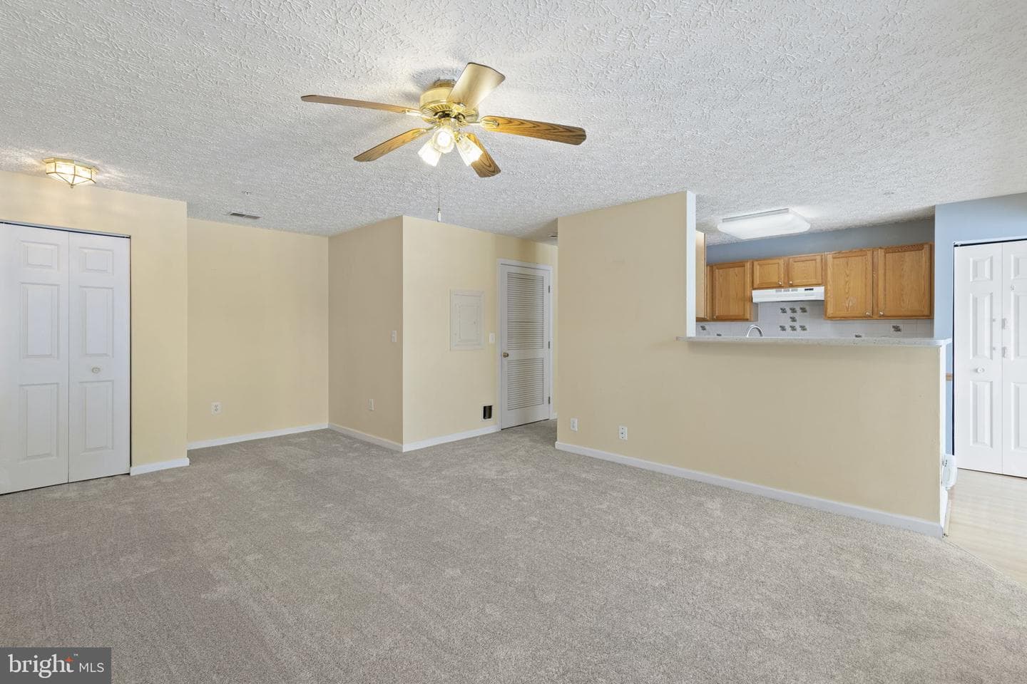 400 Hazelnut Court #d photo 5