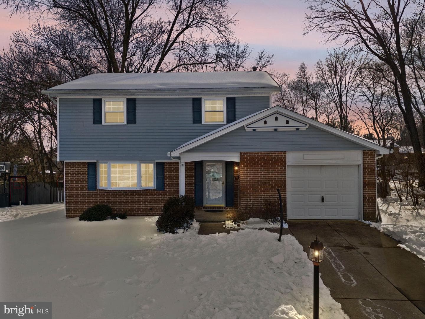 2058 Whitney Lane photo 2