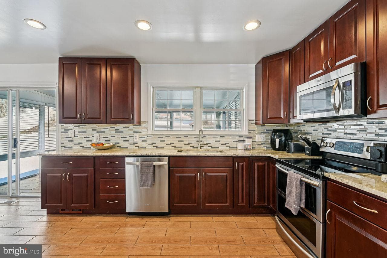 2923 Alconbury Court photo 9