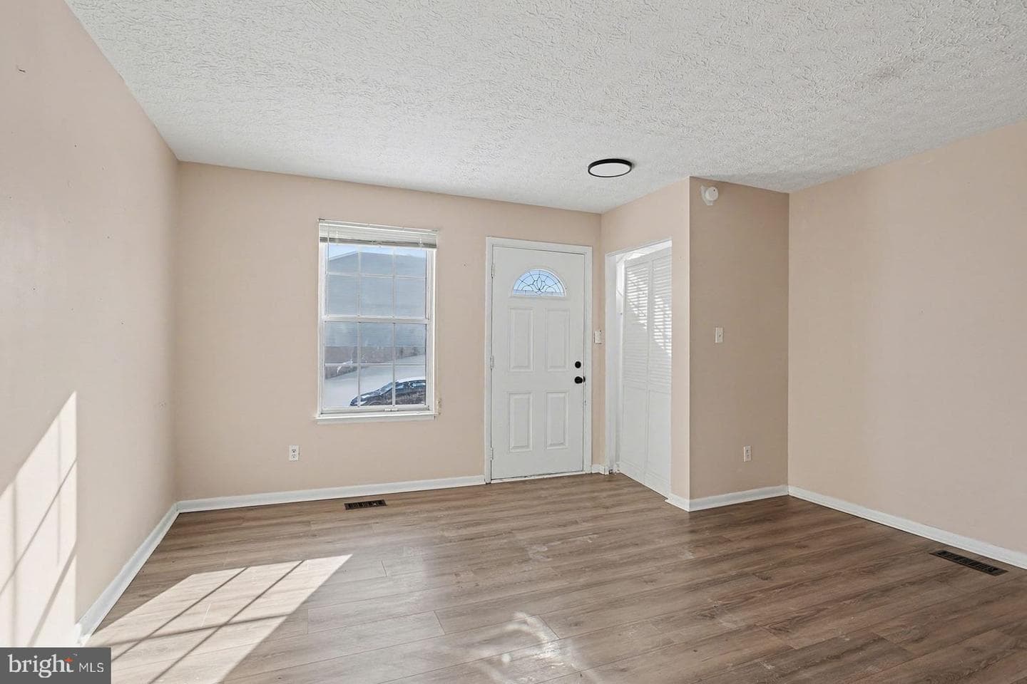 834 W Spring Meadow Court, Edgewood