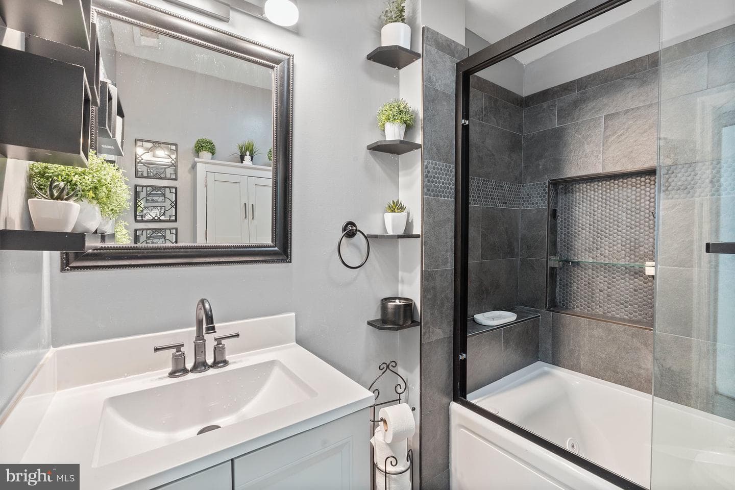 657 Green Street photo 7