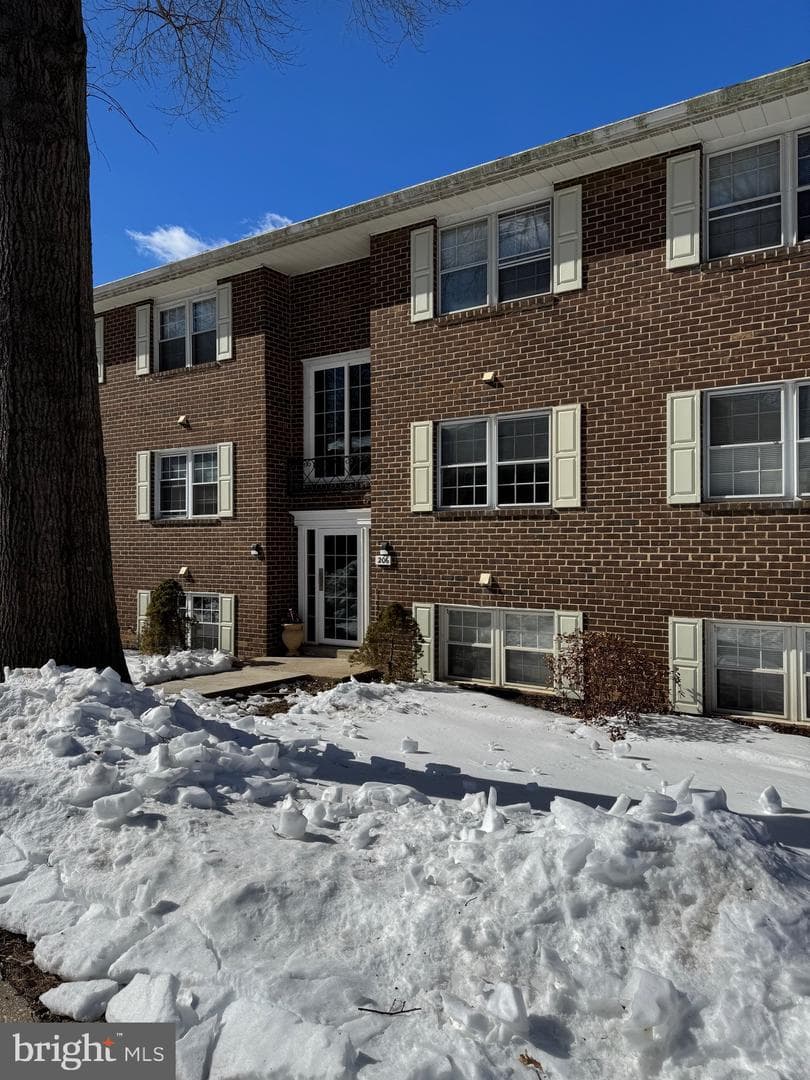 206 Crocker Drive photo 2