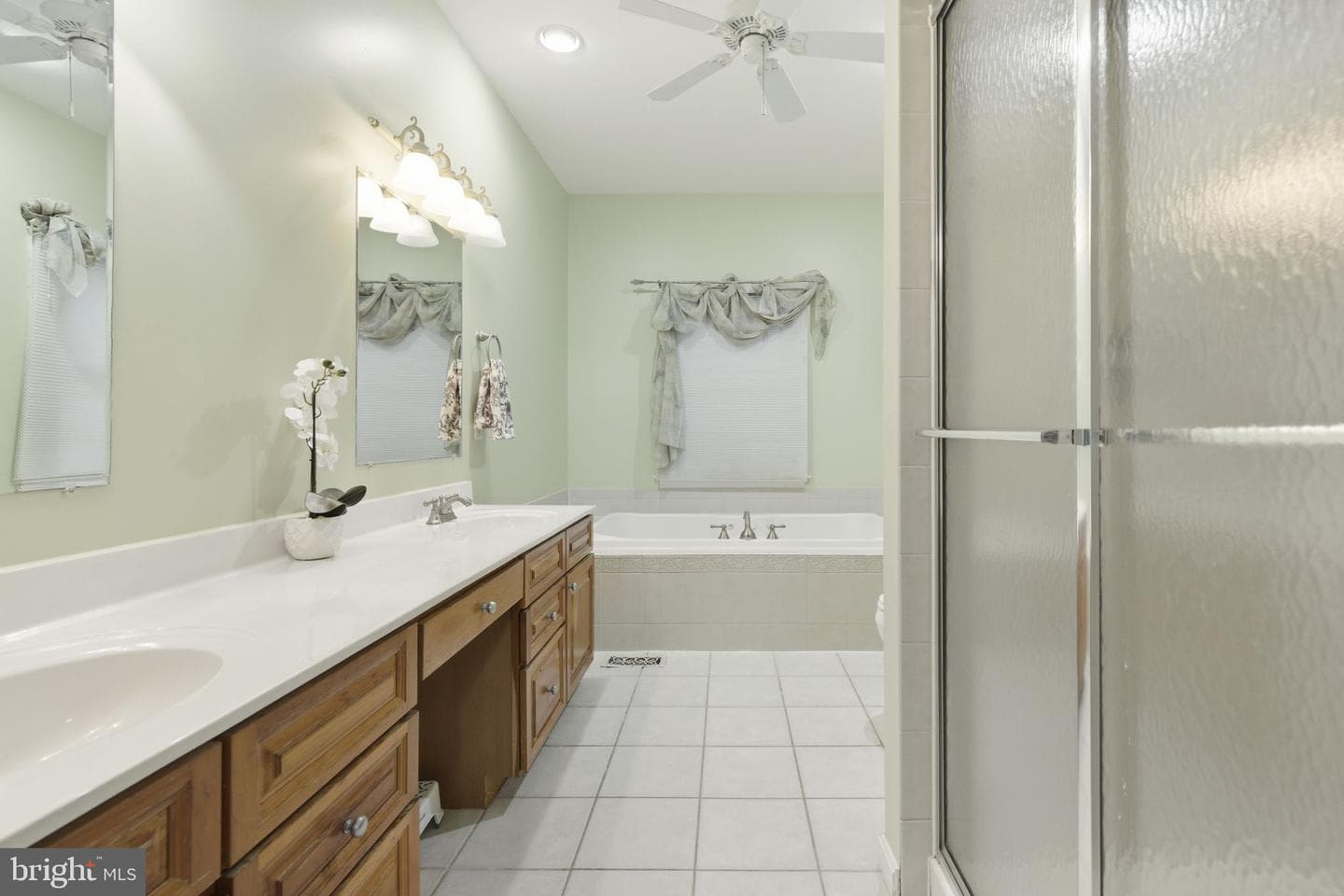 922 Sidehill Drive photo 24