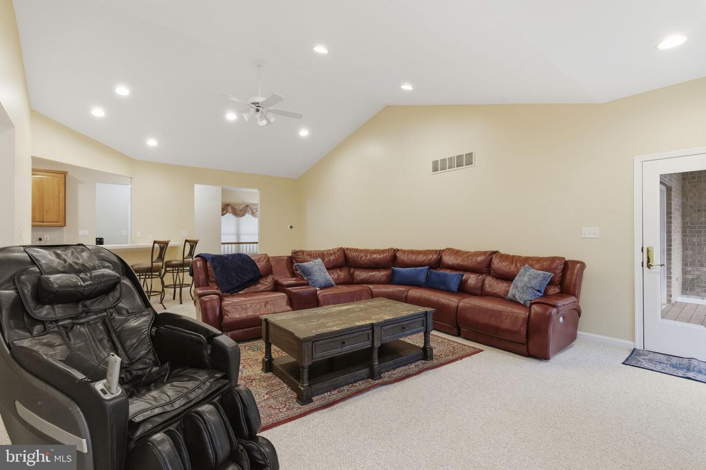 922 Sidehill Drive photo 5