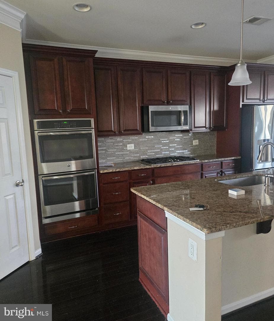 1652 Livingston Drive photo 8