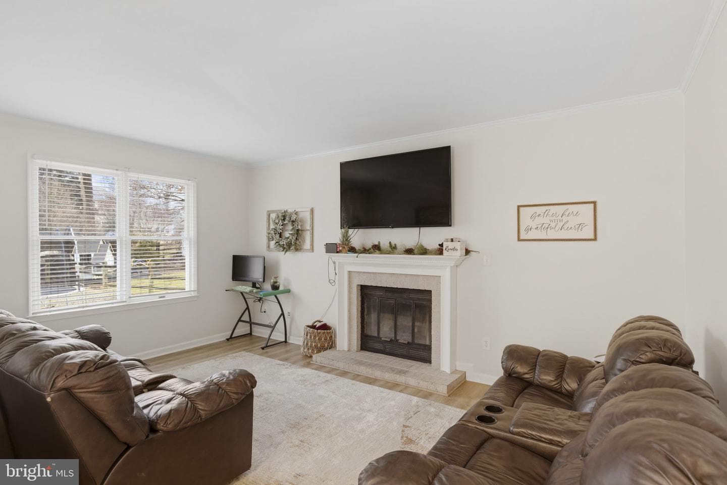 1038 Alexandria Way photo 2