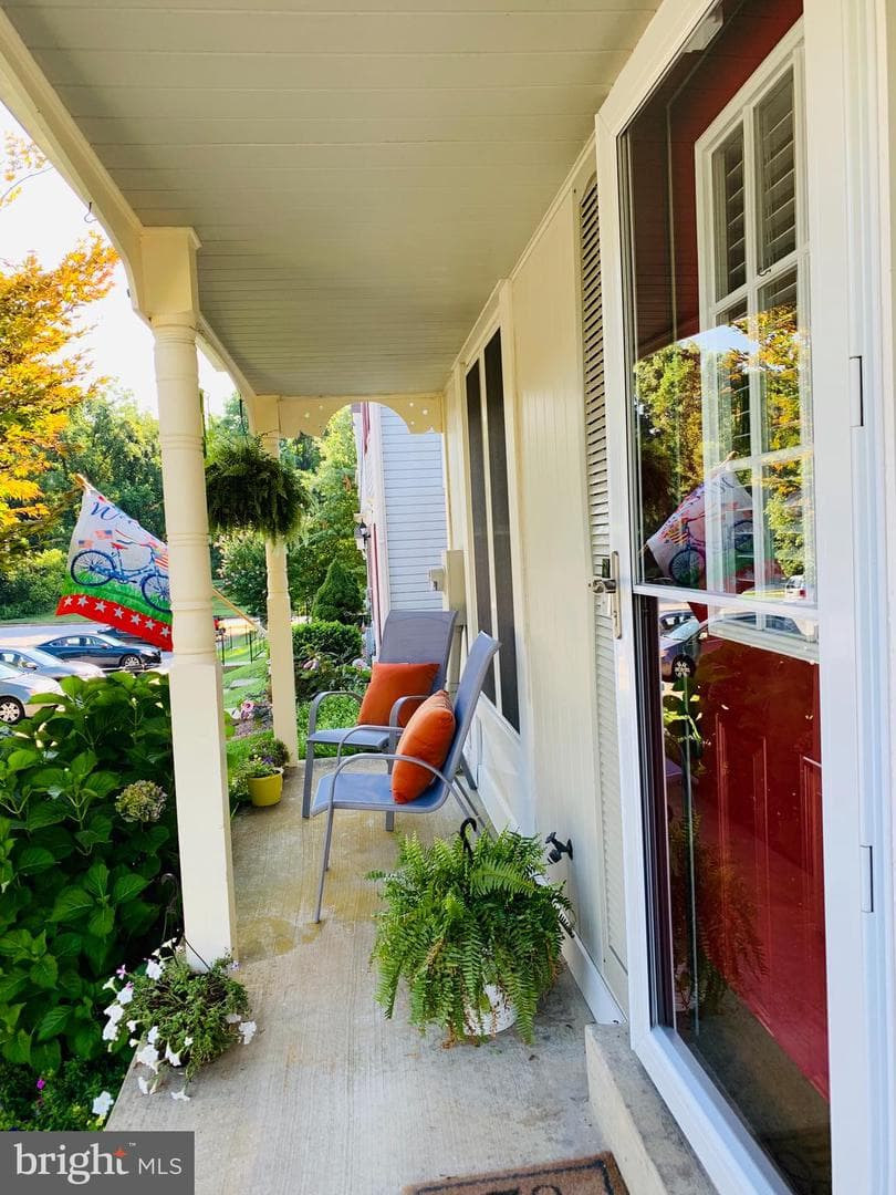 1812 Glendale Lane photo 3