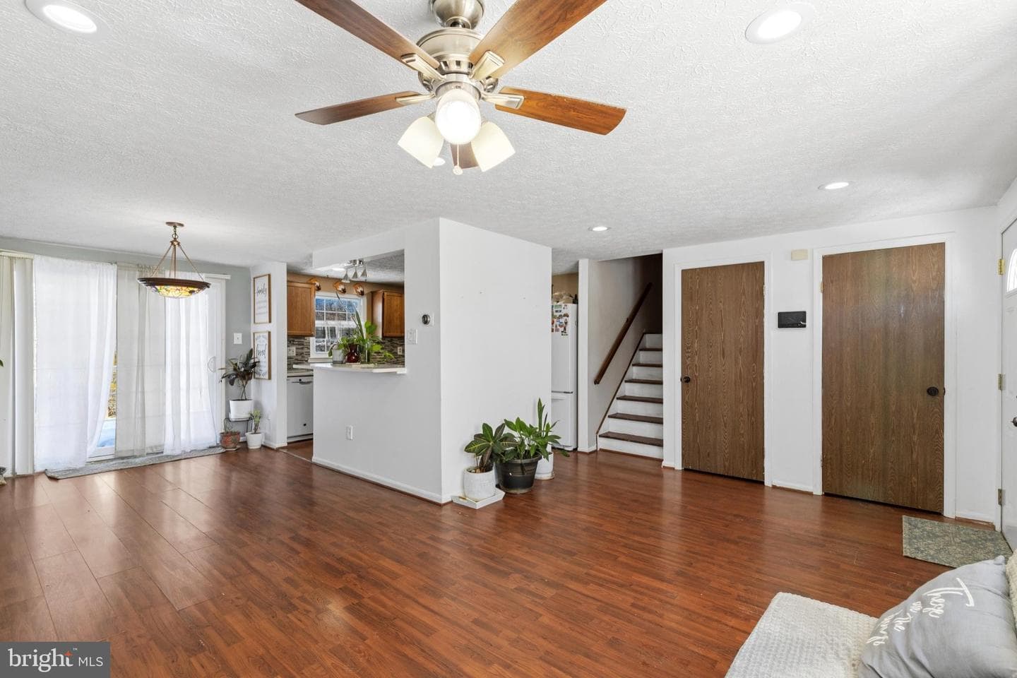 721 Rainbow Court photo 4
