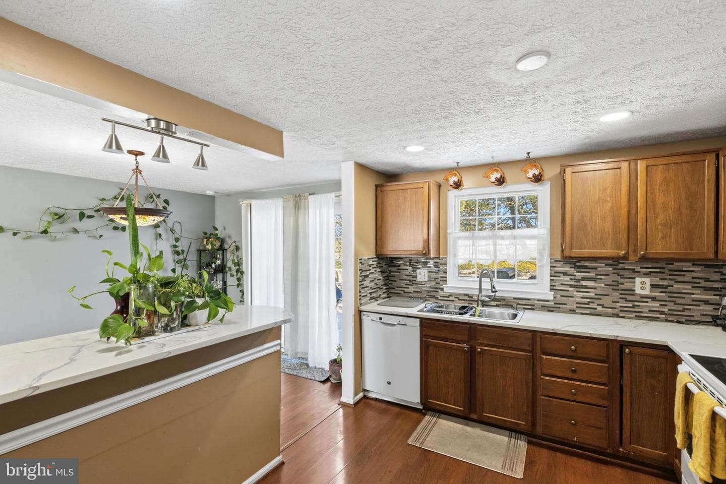 721 Rainbow Court photo 9