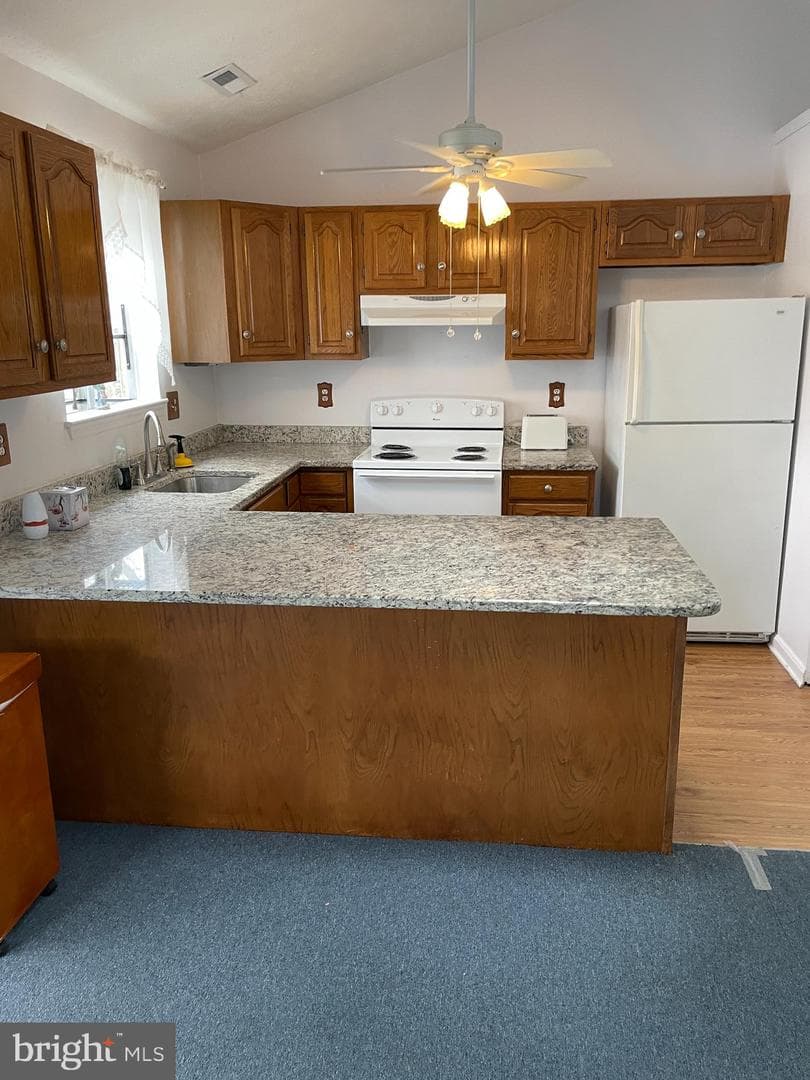 1227 Griffith Place photo 2