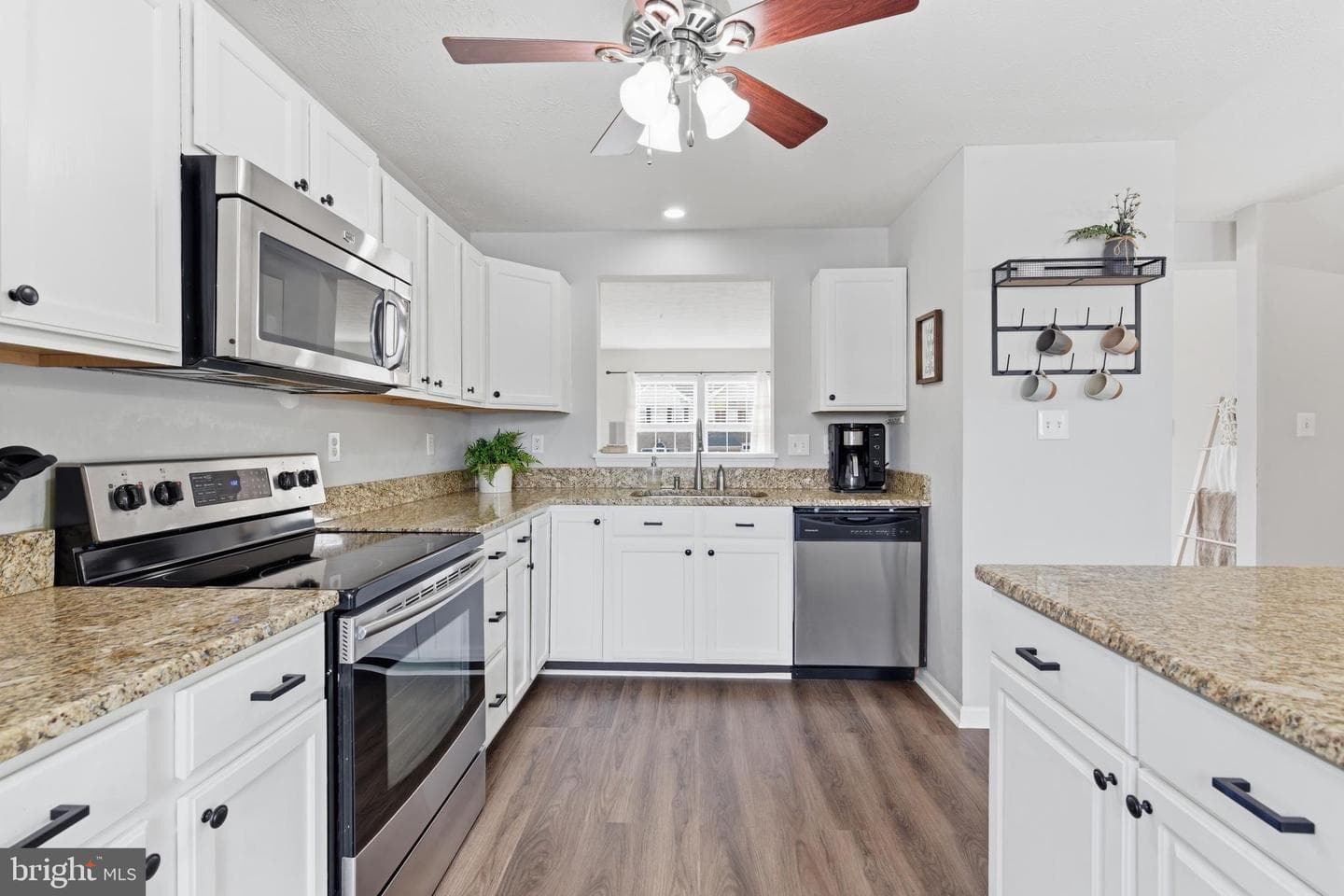 2033 Mardic Drive photo 18