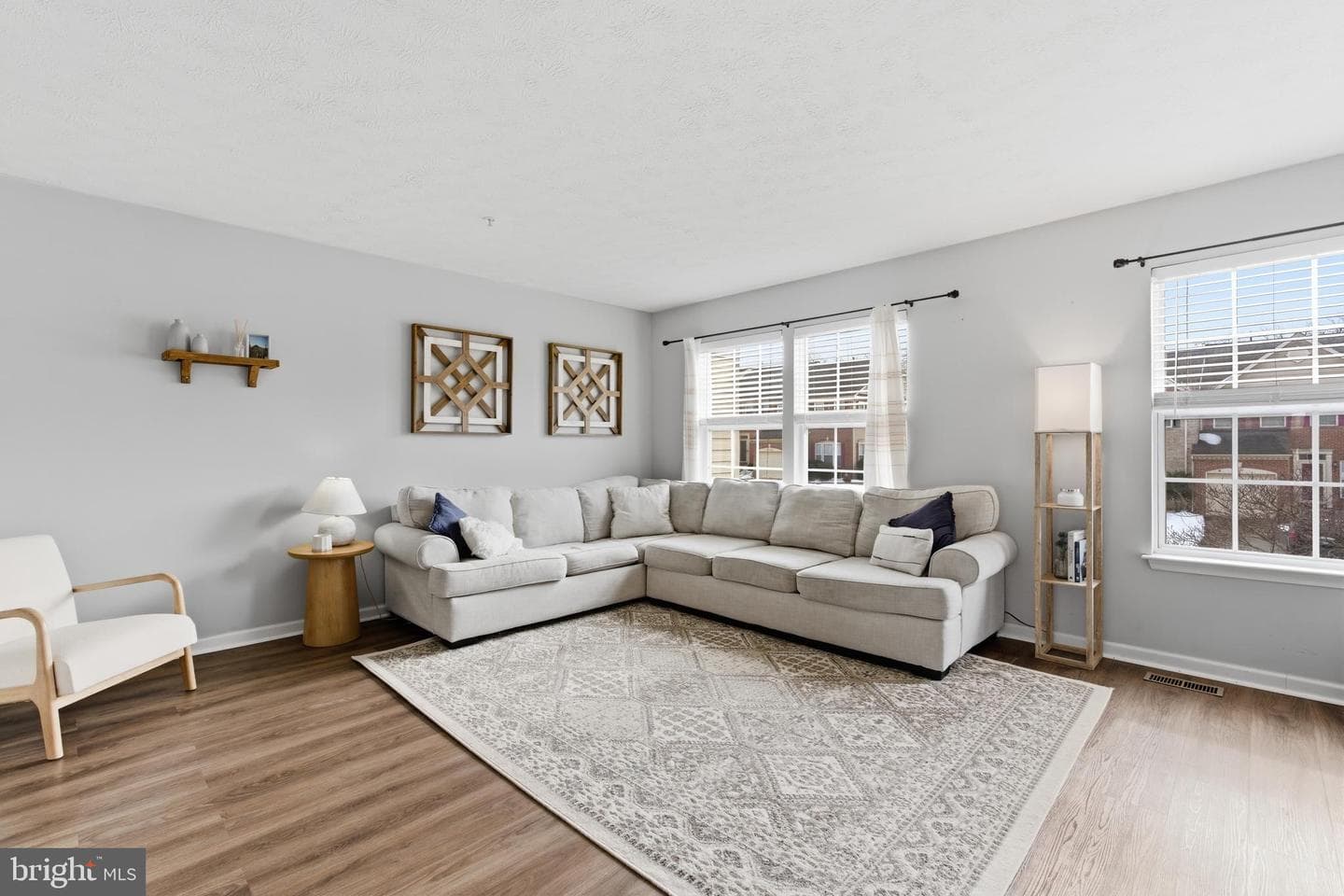 2033 Mardic Drive photo 22