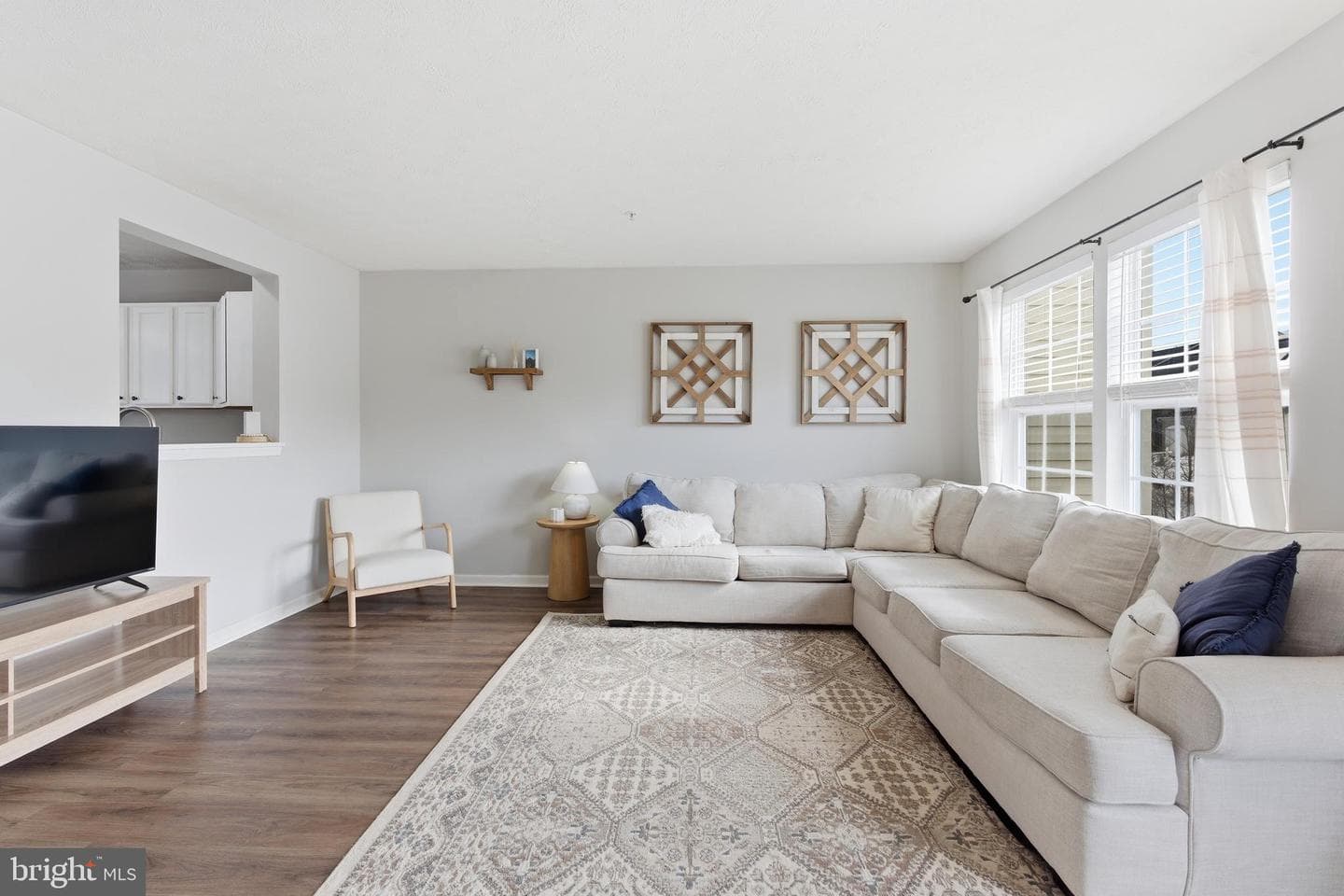 2033 Mardic Drive photo 23