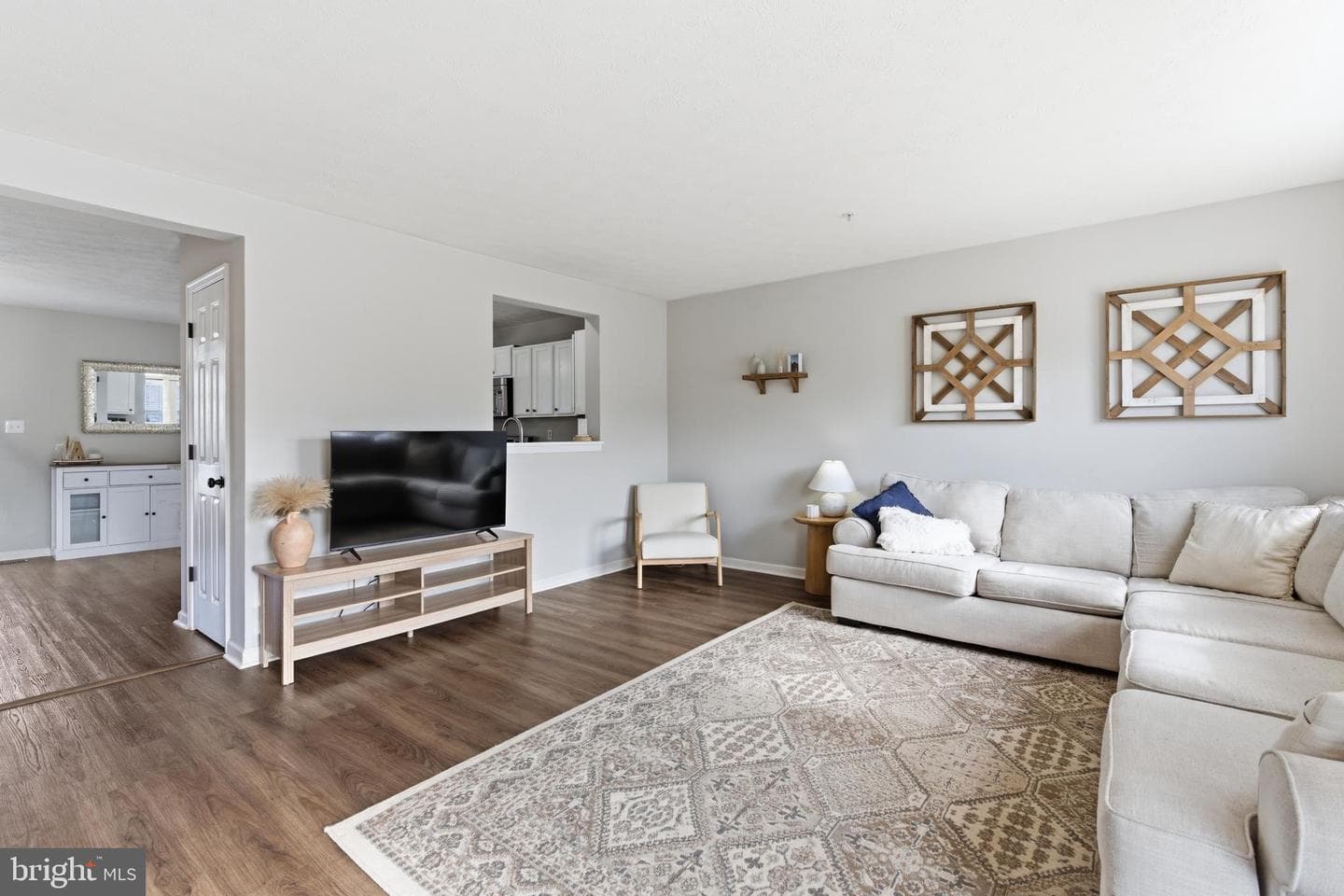 2033 Mardic Drive photo 24