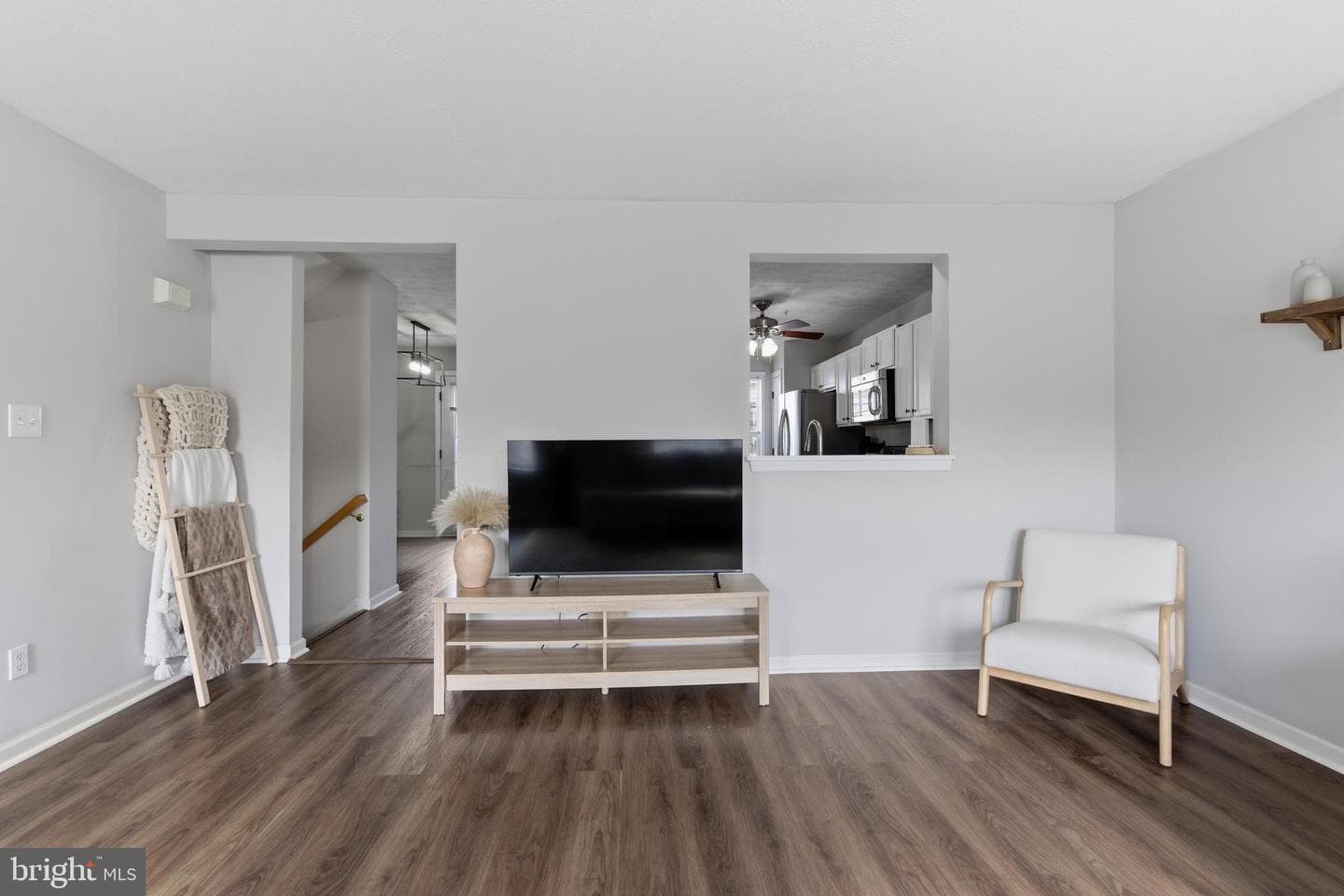 2033 Mardic Drive photo 25