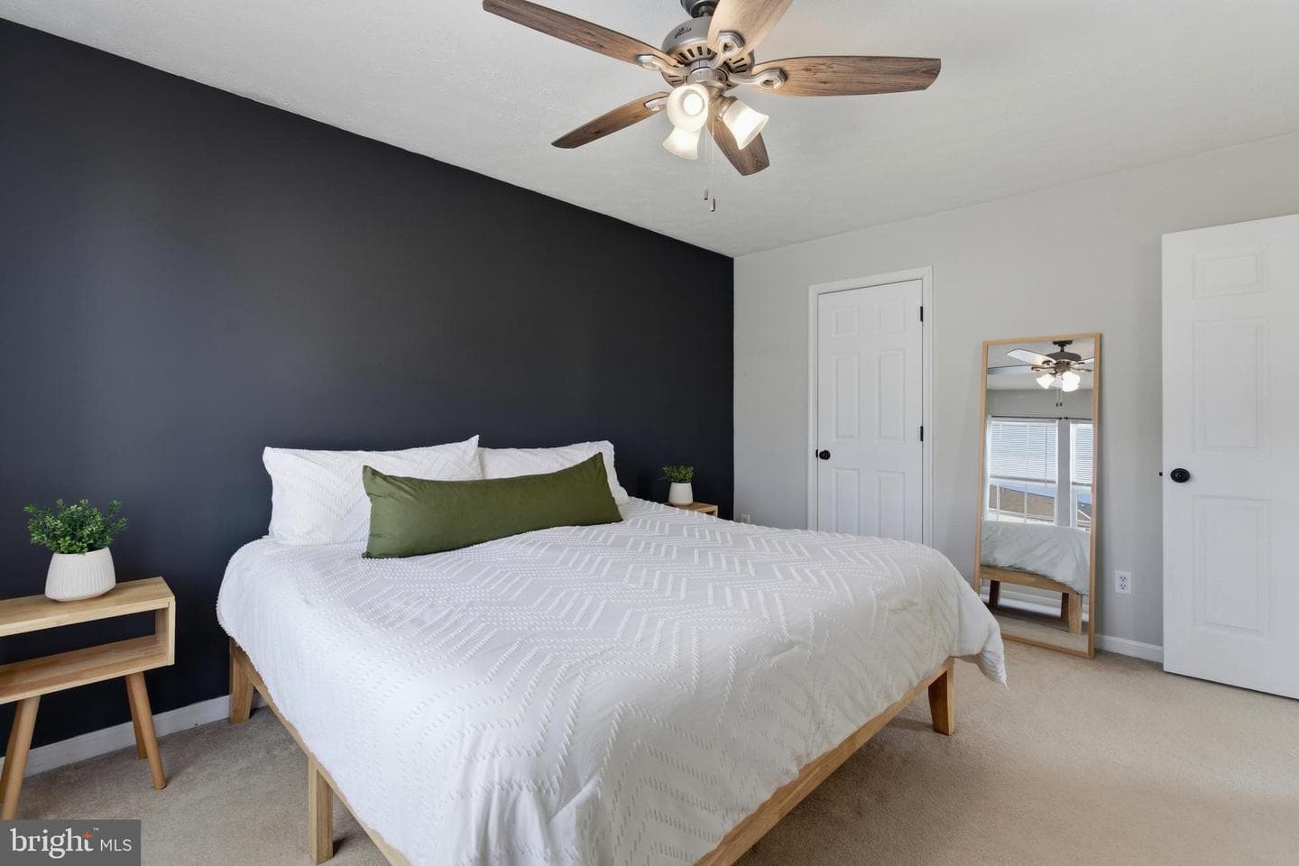 2033 Mardic Drive photo 35
