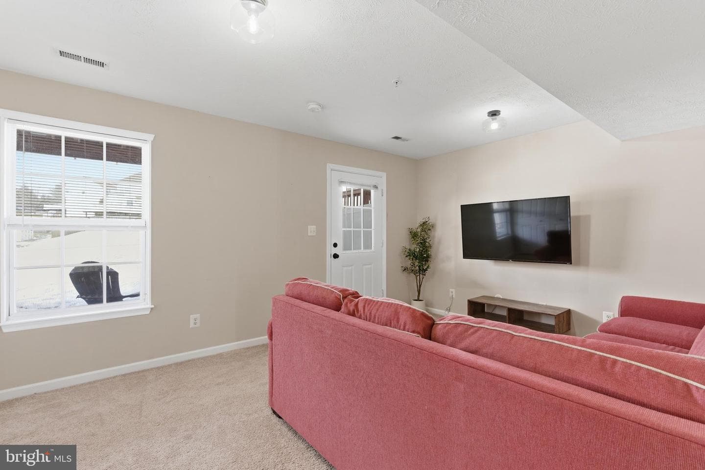 2033 Mardic Drive photo 8