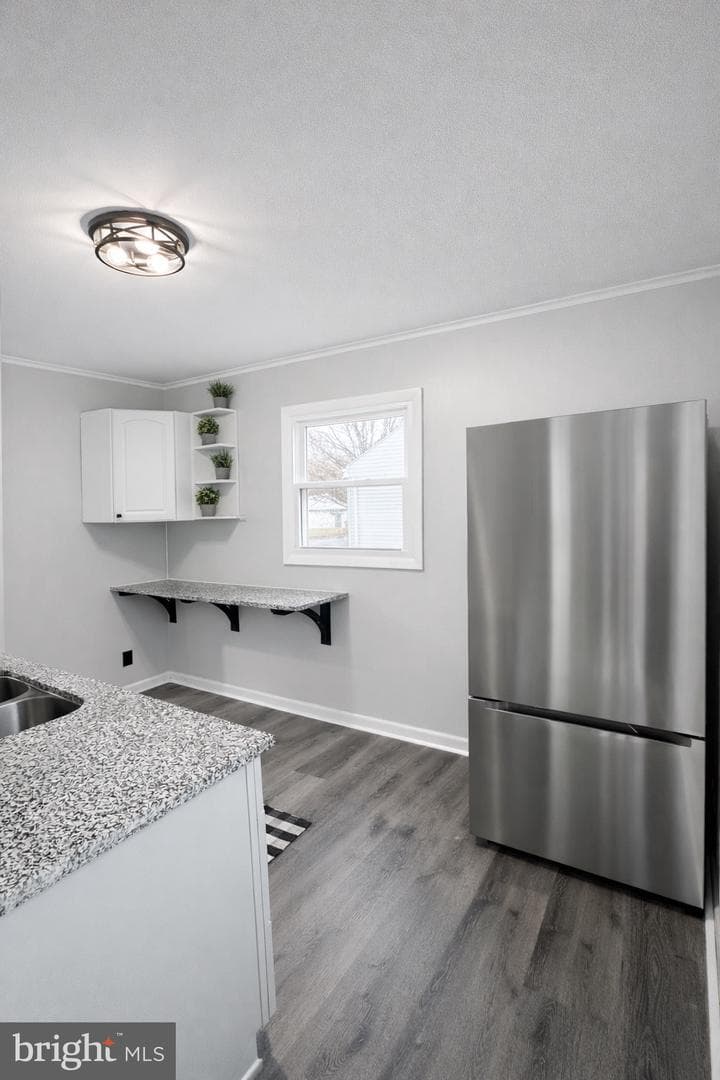 687 Plater Street photo 8