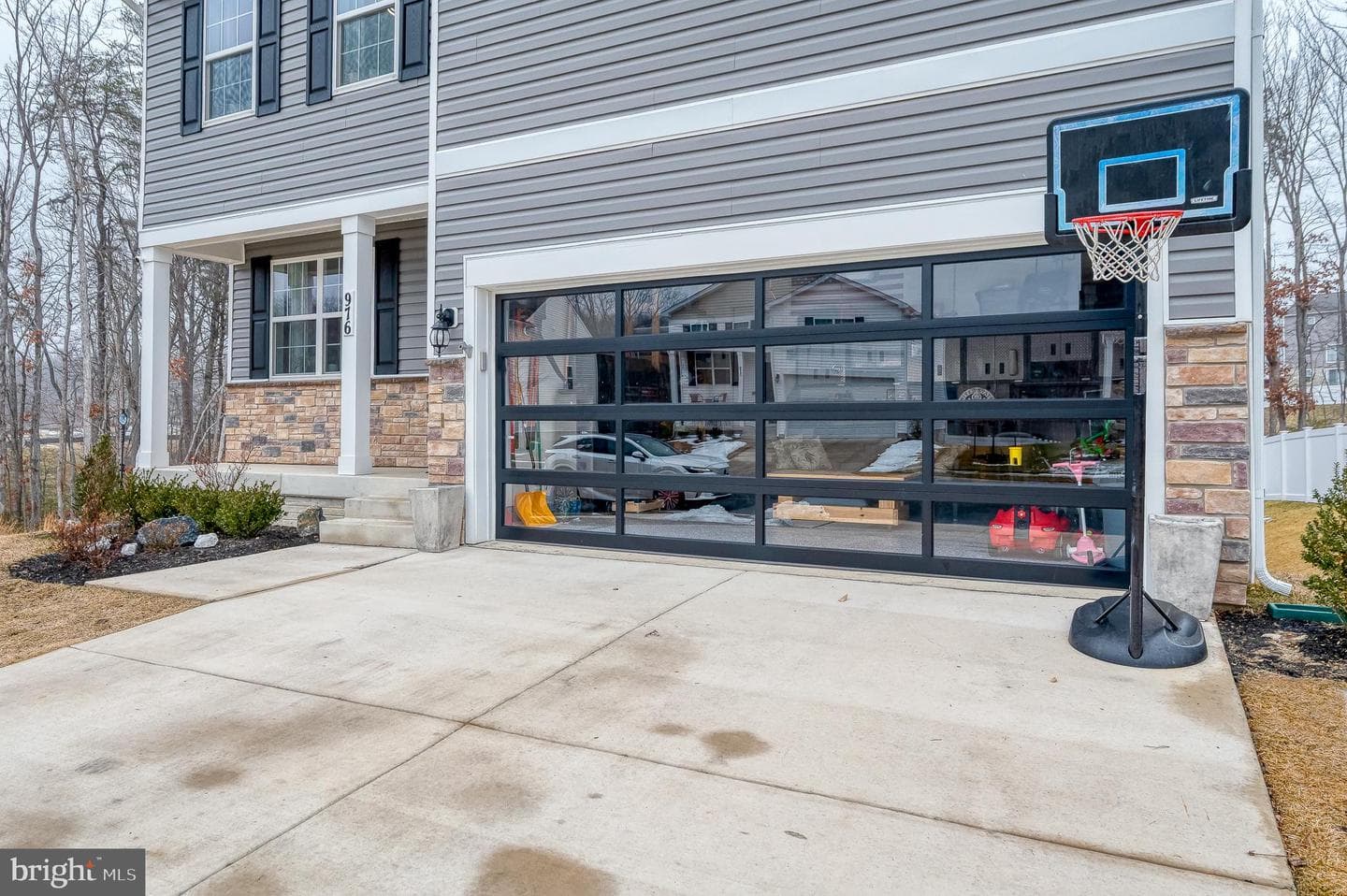 976 Pagonia Drive photo 3