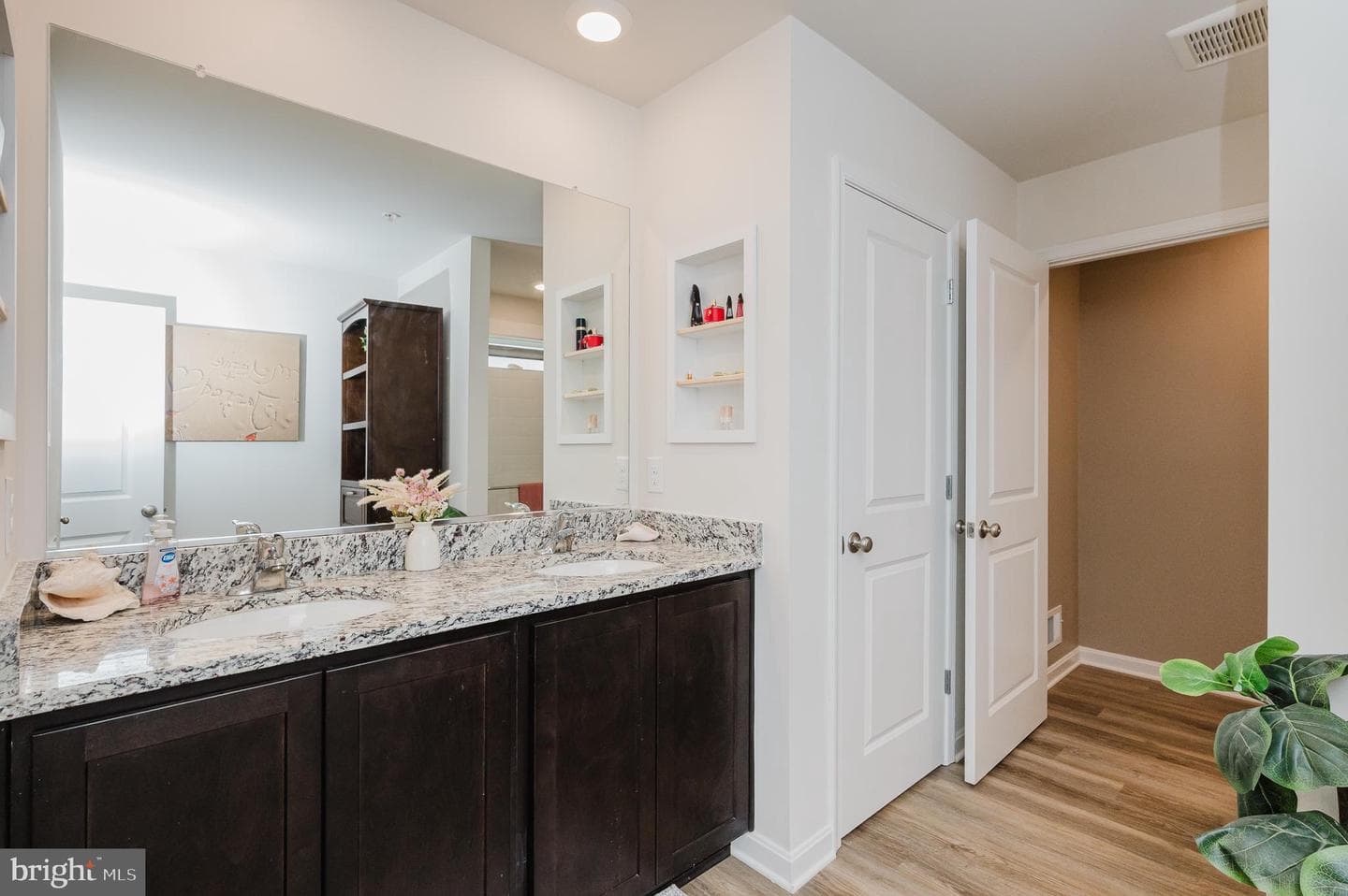976 Pagonia Drive photo 30