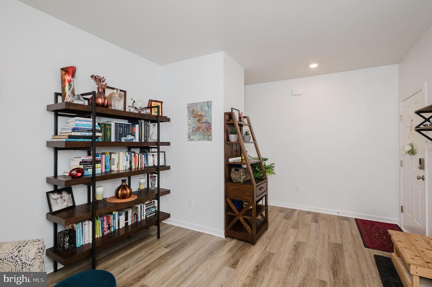 976 Pagonia Drive photo 8