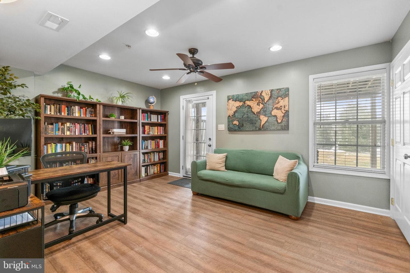 305 Esther Drive photo 3
