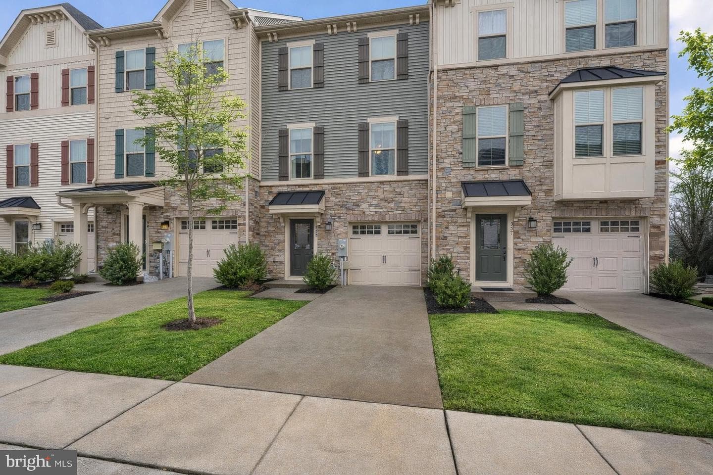 939 Dawes Court photo 2