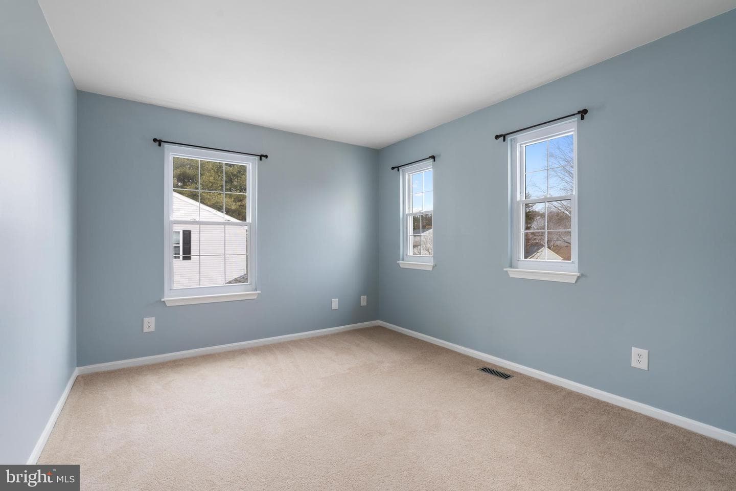 463 Crisfield Drive photo 49