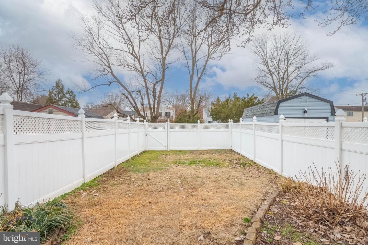 688 Shore photo 23