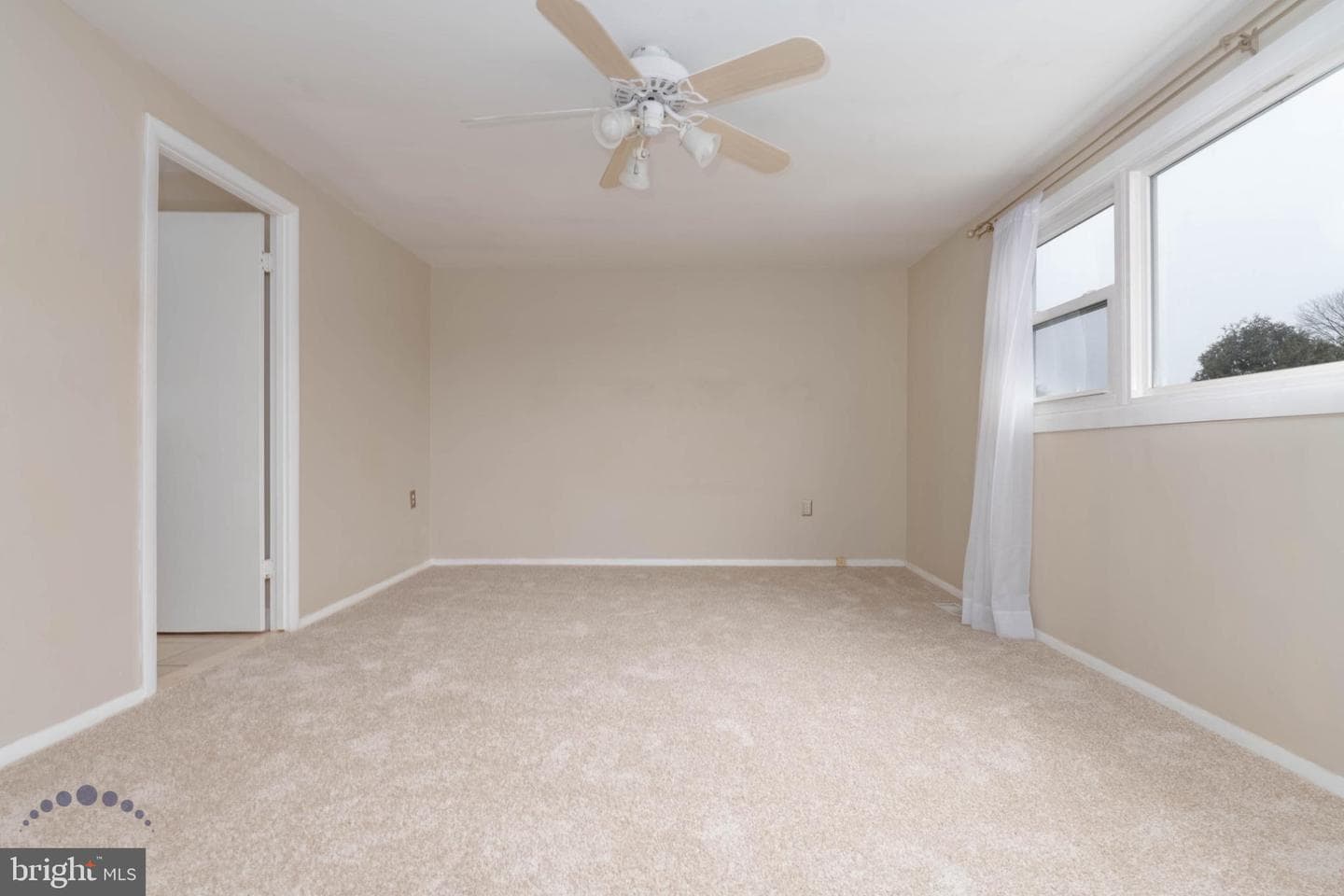 688 Shore photo 31