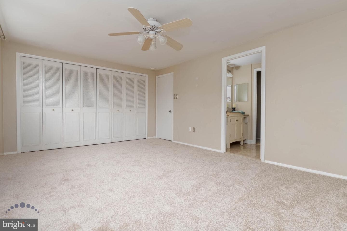 688 Shore photo 32