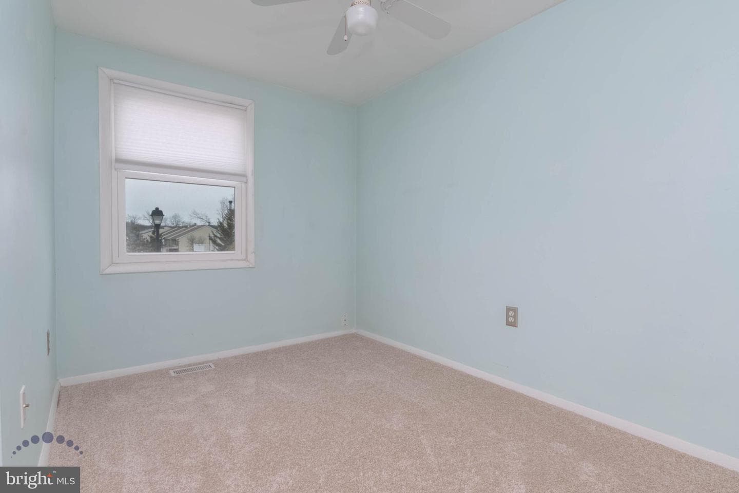 688 Shore photo 37