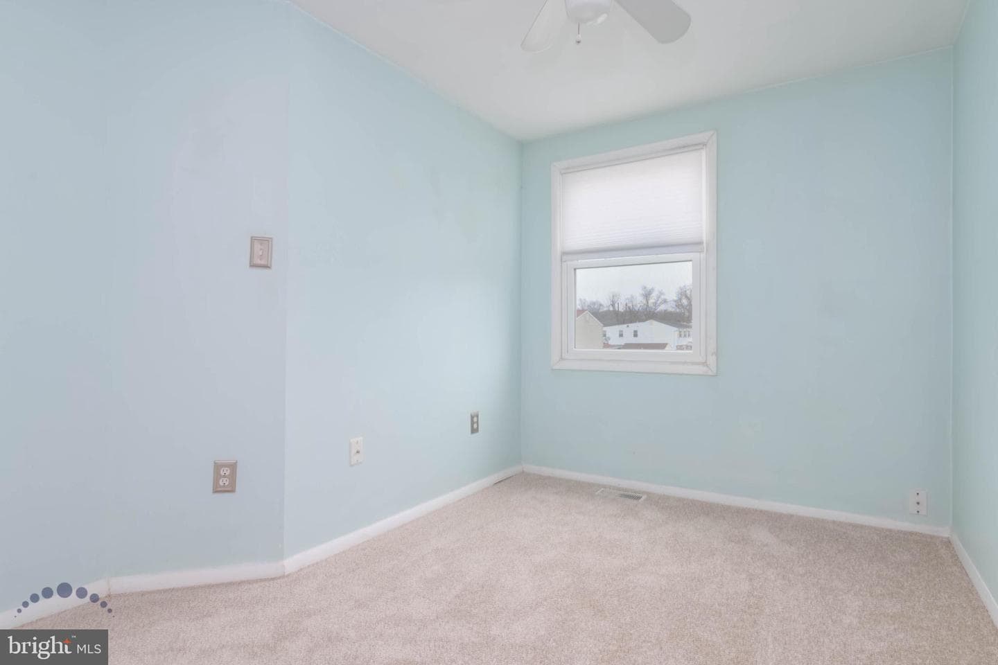 688 Shore photo 40