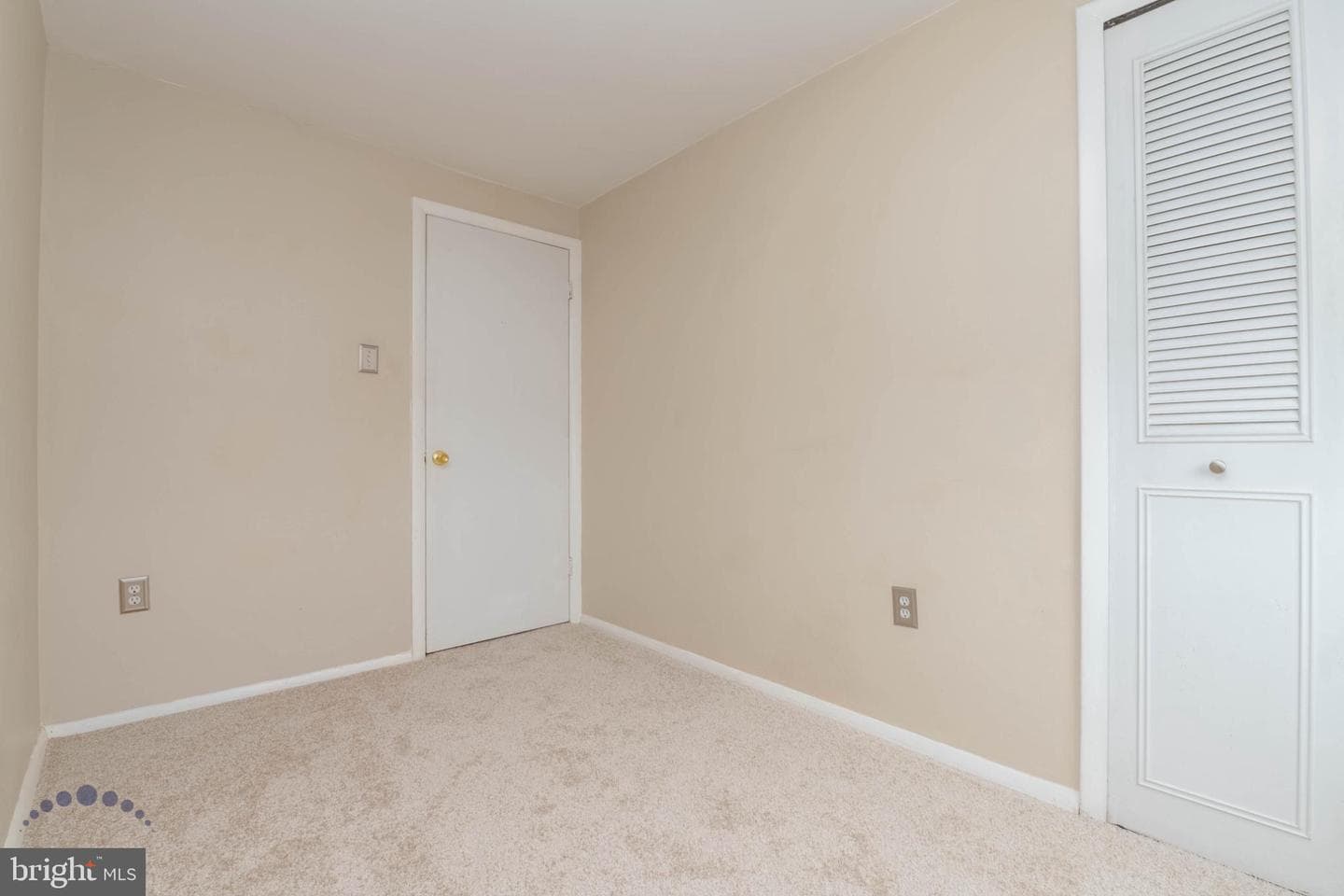 688 Shore photo 44