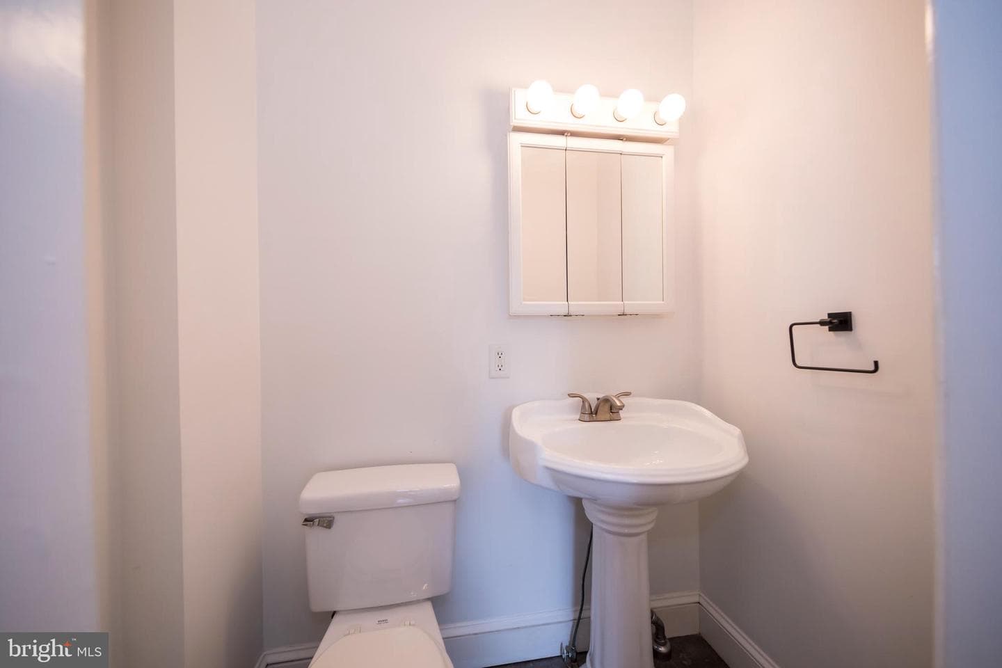 123 S Union Avenue photo 37