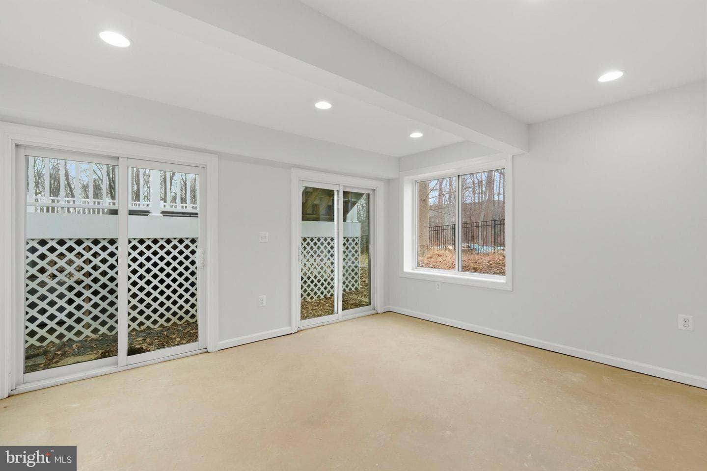 900 E Wheel Road photo 42