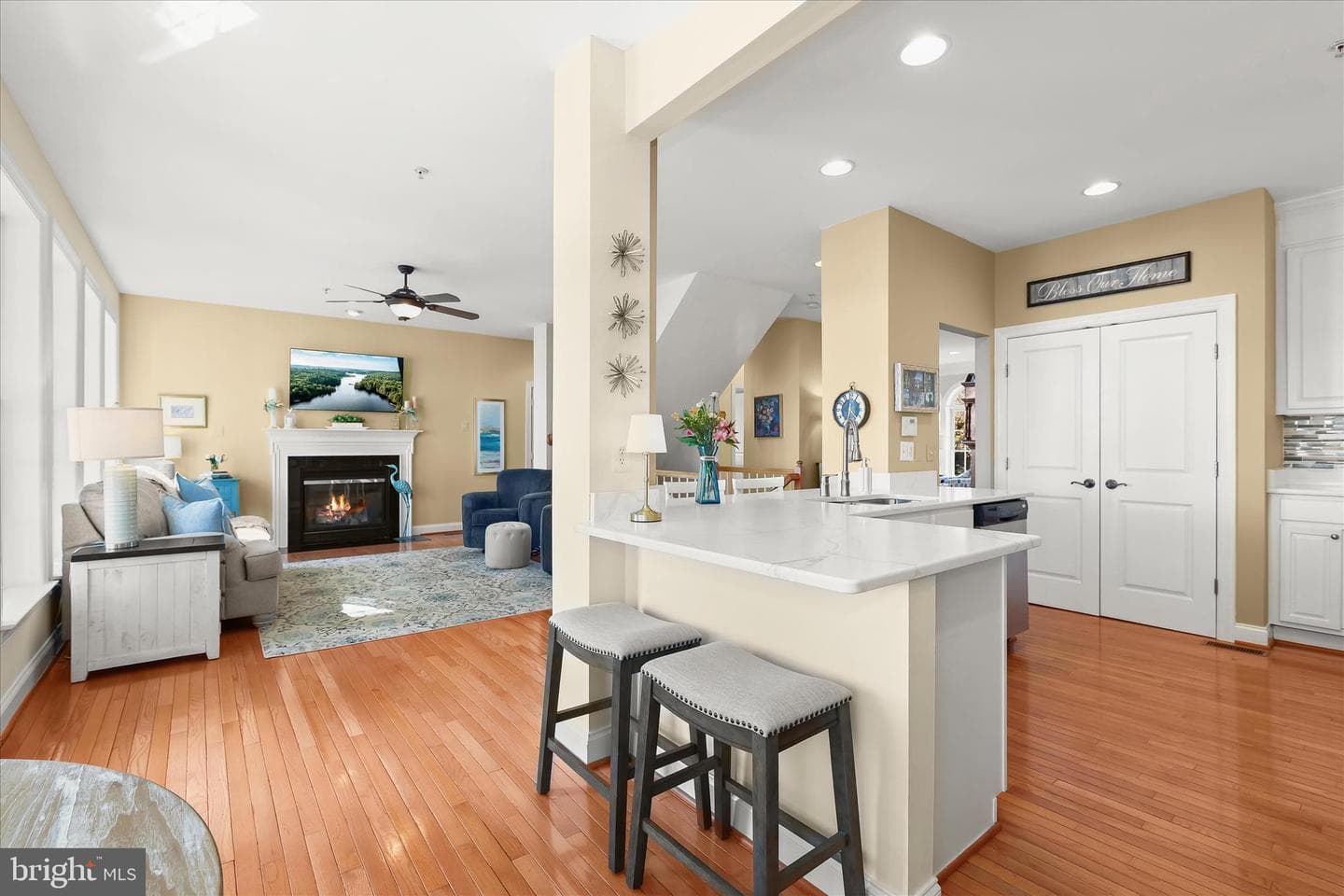 904 W Baker Avenue photo 39