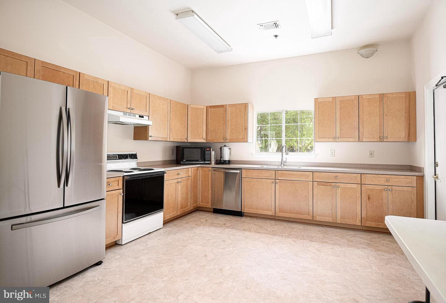 302 Canterbury Road #302-E photo 33